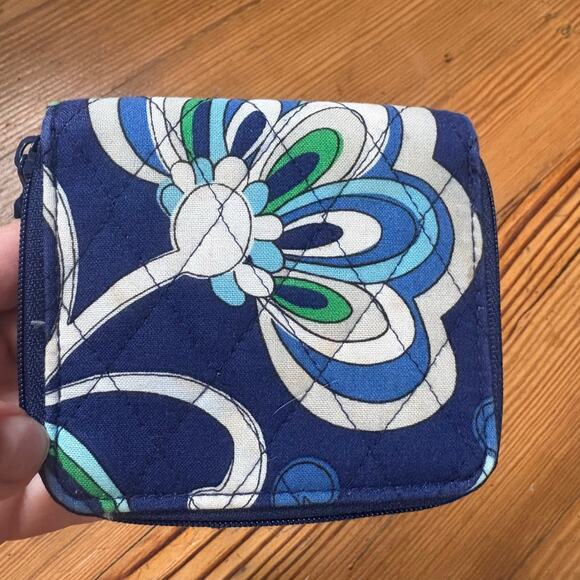 Vera Bradley blue white paisley bi fold coin pocket wallet - Picture 5 of 5